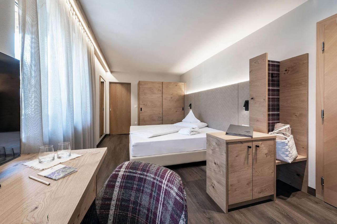 Baumgartner'S Blumenhotel Schenna Eksteriør billede